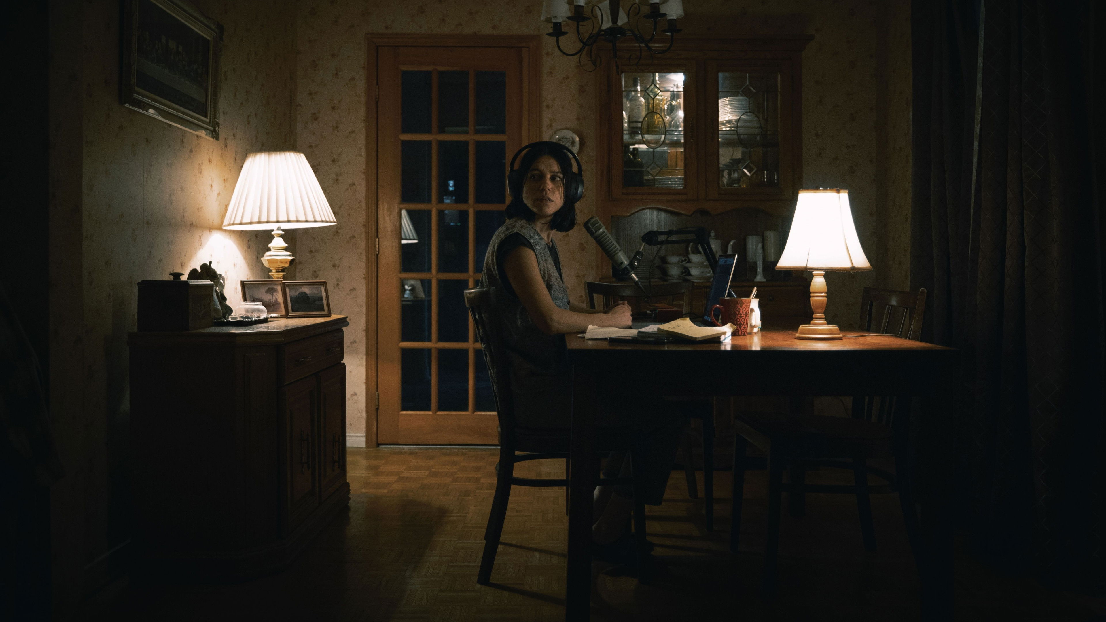 Backdrop of undertone